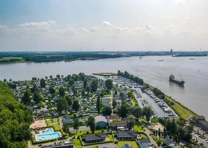 Recreatie База отдыха *